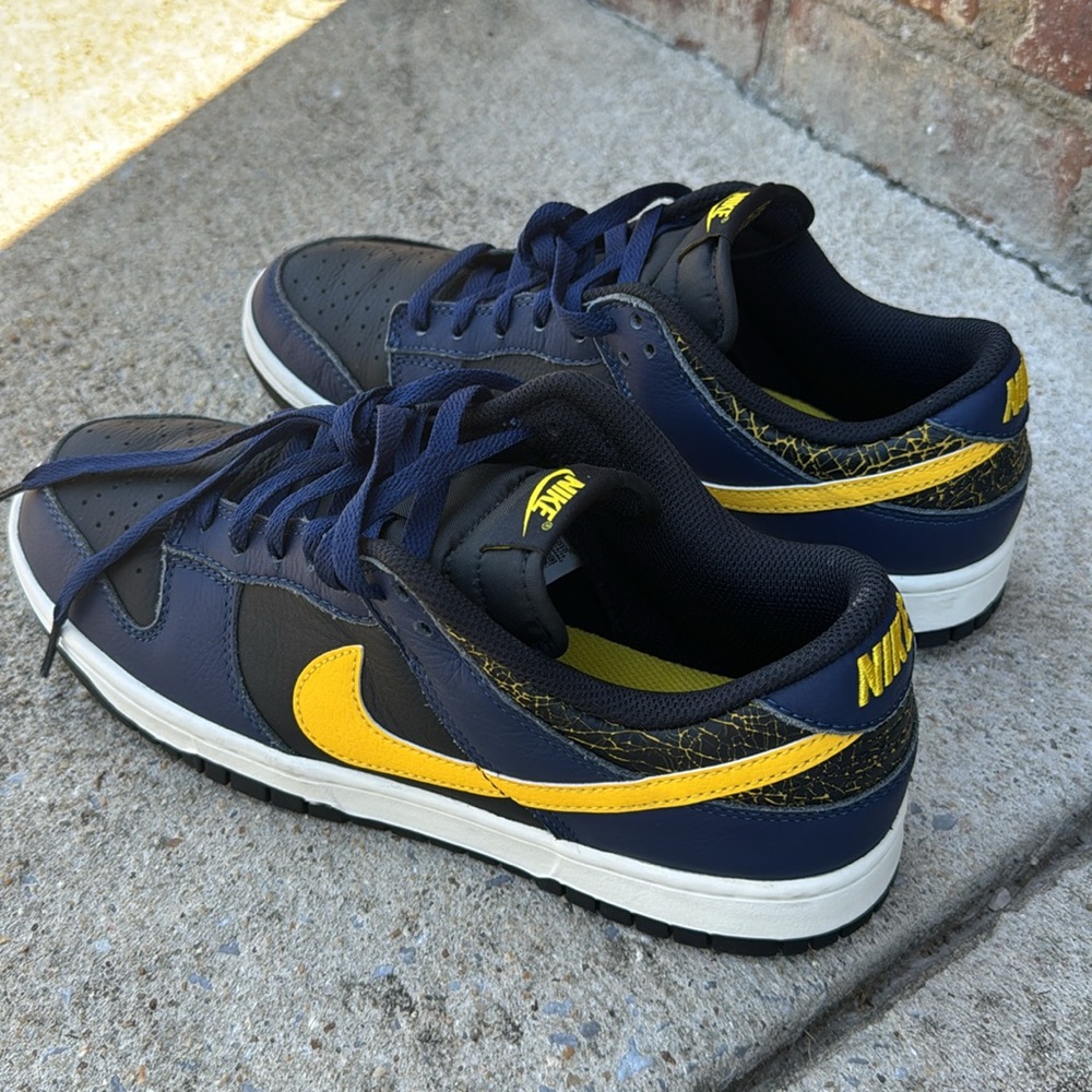 Nike dunks blue yellow and black size 9.5